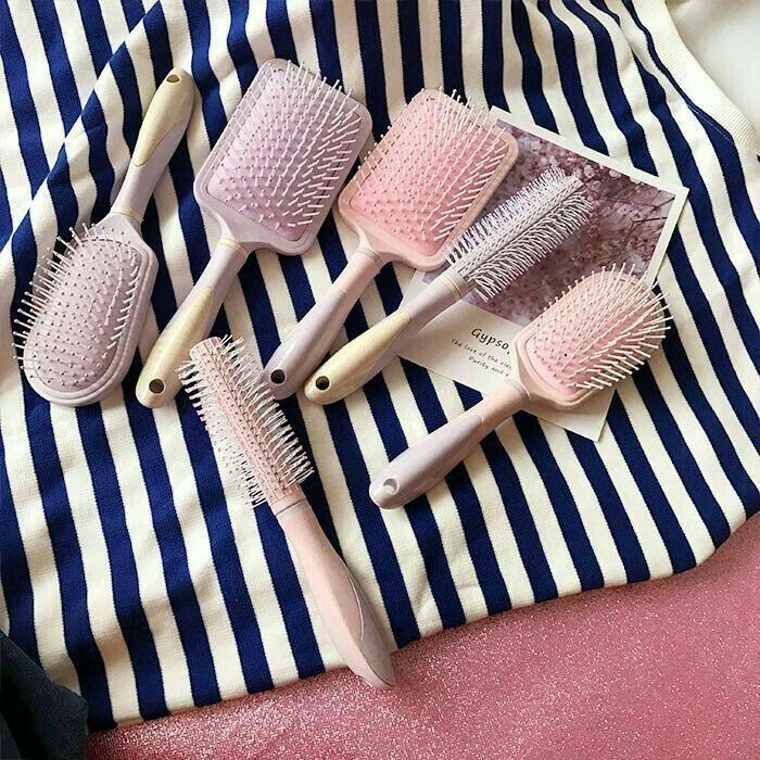 Girls Wajib Tau! Ini Kelebihan Sisir Wet Brush untuk Semua Kondisi Rambut