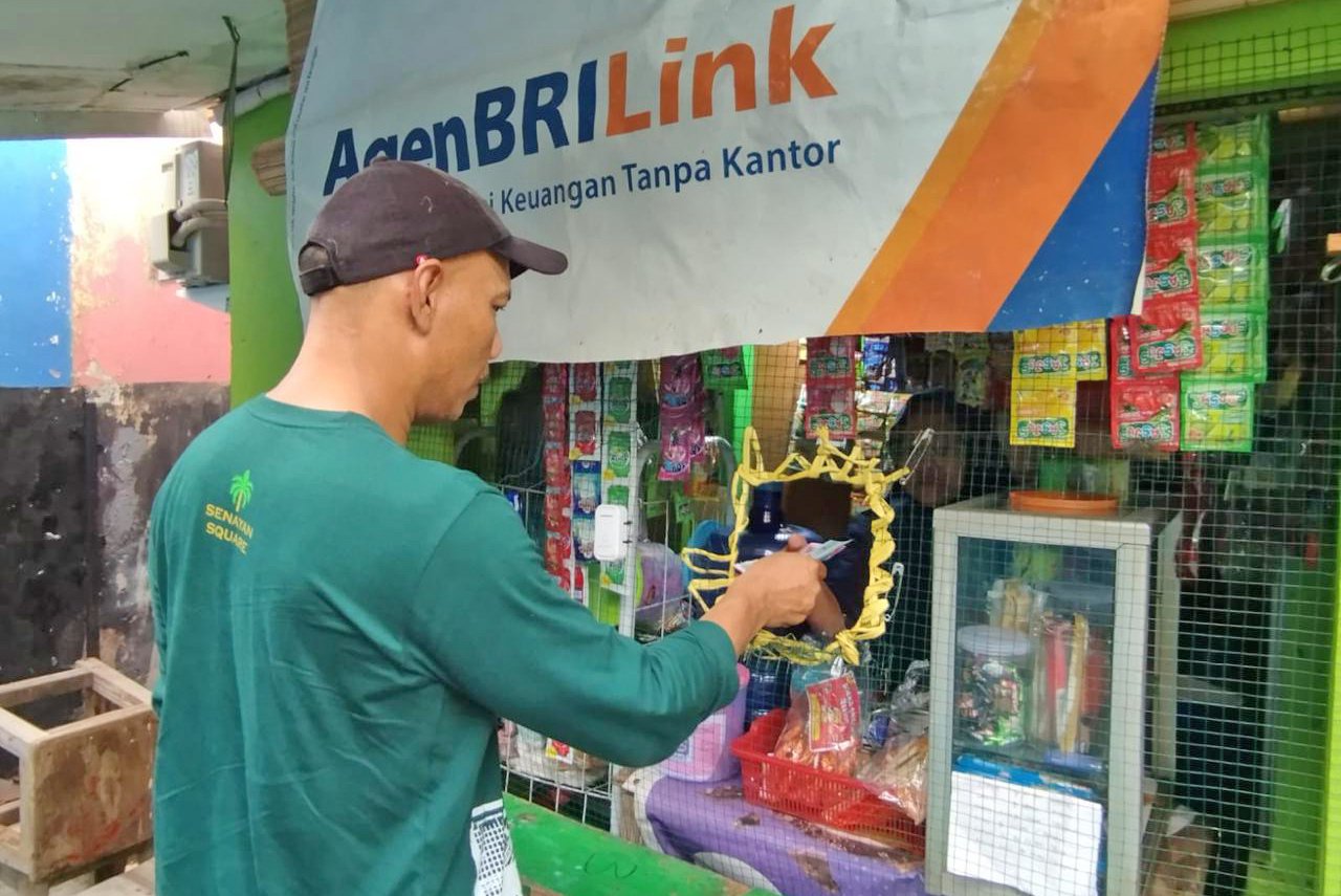 Pahlawan Inklusi Keuangan, AgenBRILink Hadirkan Layanan Perbankan di Tengah Kebun Kelapa Sawit