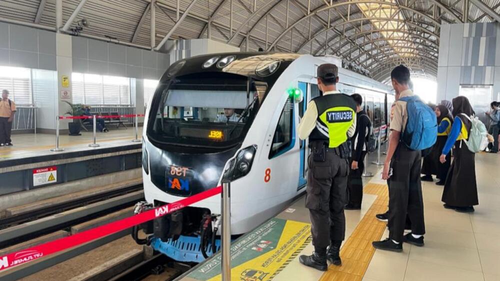 Aturan Baru LRT Sumsel: Penumpang Boleh Buka Puasa di Kereta