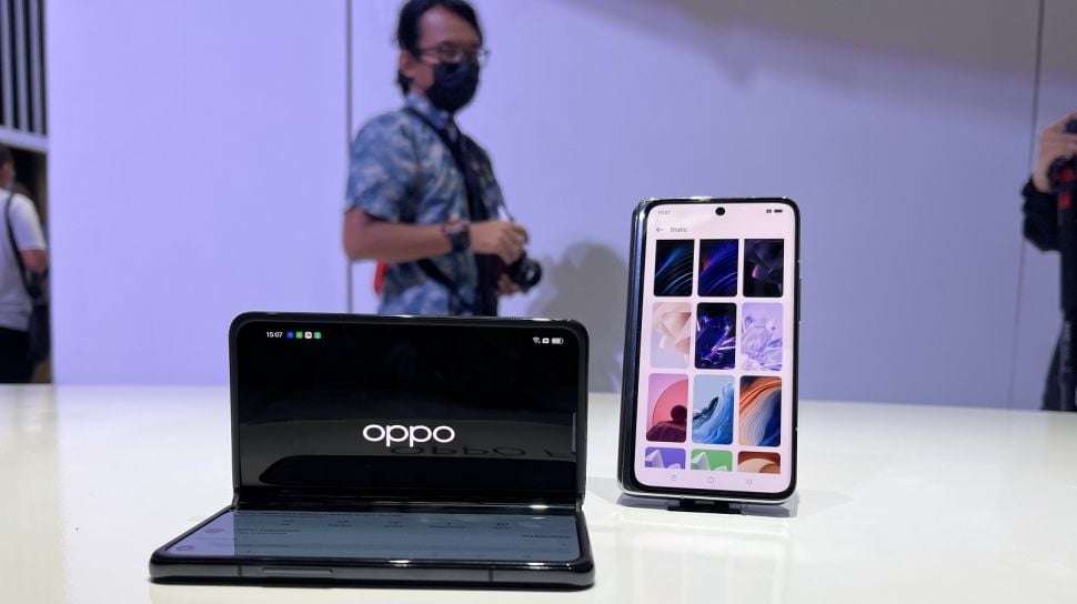 Oppo dan Tecno Tampilkan Ponsel Lipat Tiga Layar yang Bisa Berfungsi Sebagai Laptop