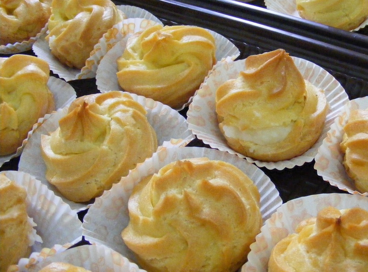 Resep Kue Sus Klasik: Kulitnya yang Lembut Berpadu dengan Isian Vla Creamy, Cocok untuk Teman Nyantai!