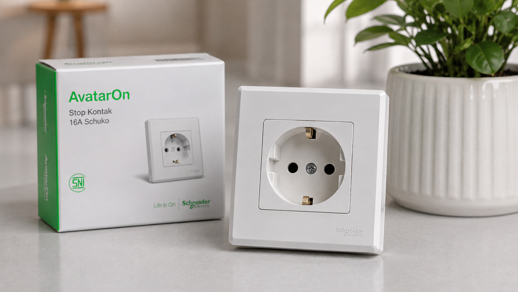 Schneider AvatarOn E83426, Stop Kontak Premium dengan Grounding dan Sertifikasi SNI