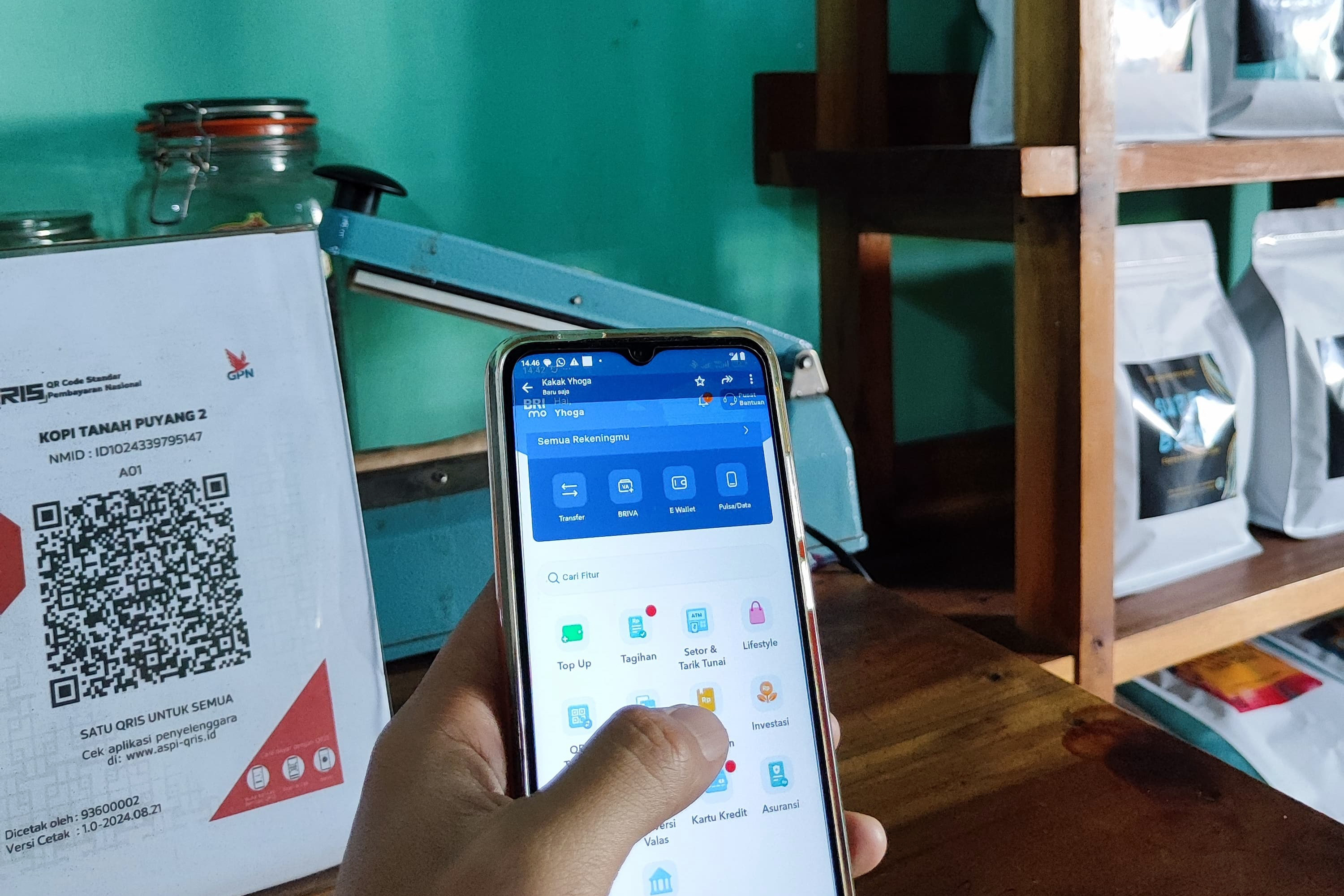 QRIS dan Mobile BRI Permudah Pembayaran Digital di UMKM Kopi Lahat