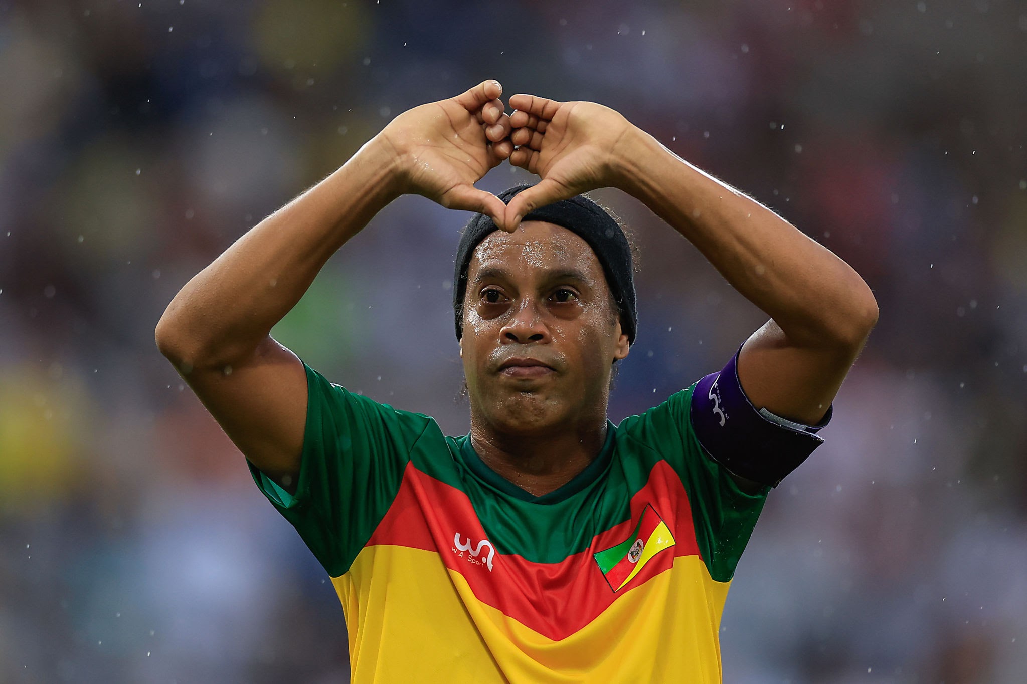 Shopee Gandeng Ronaldinho! Selebrasi Samba Sang Legenda Bikin Netizen Heboh