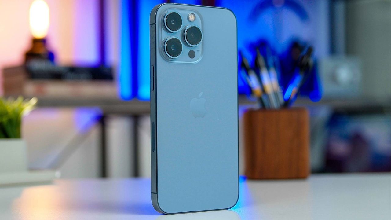 Deal Terbaik Tahun Ini: Harga iPhone 13 Pro Kembali Turun, Jangan Lewatkan!