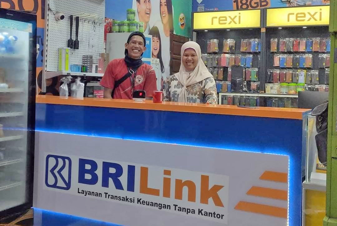 BRILink Permudah Warga Desa dalam Tarik Tunai dan Transfer Uang