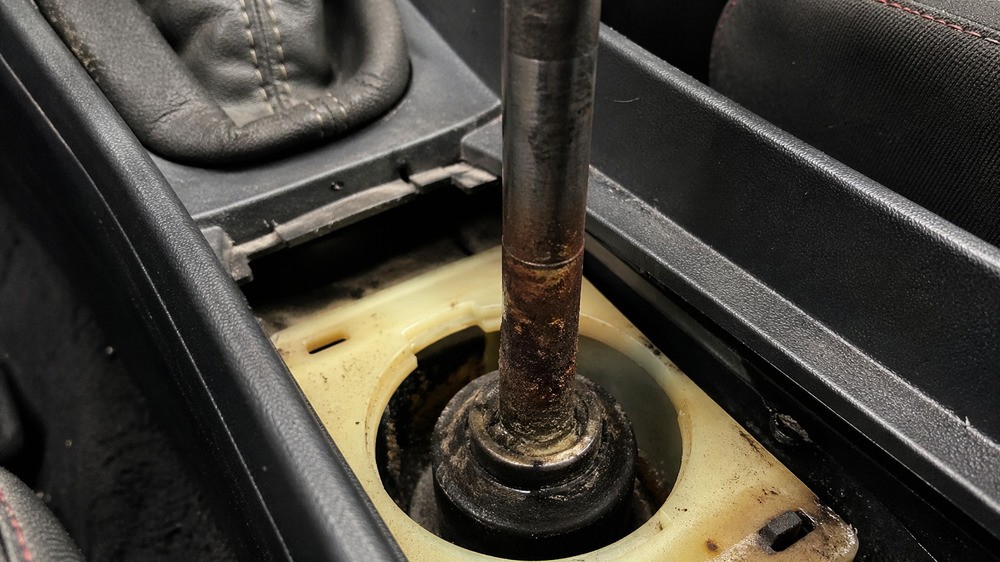 Menguak Penyebab Karat pada Tuas Transmisi Mobil Bekas