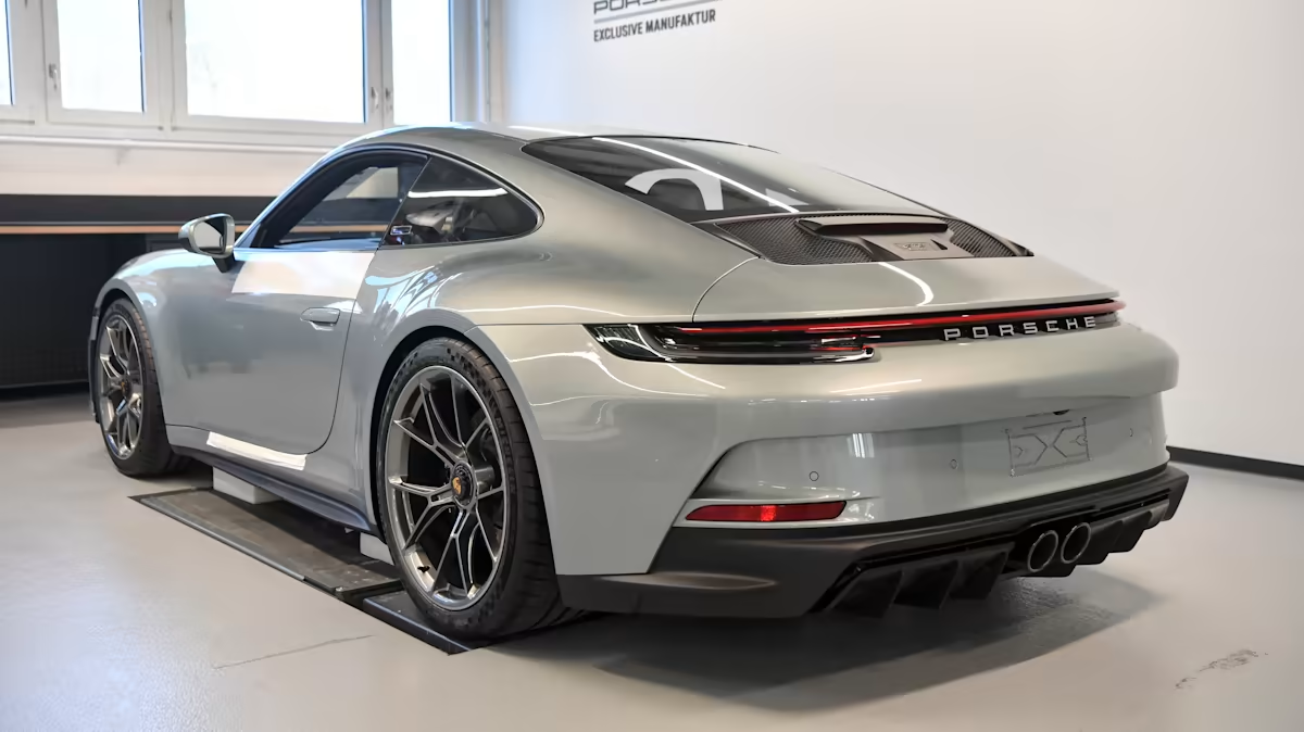 FANTASTIS! Segini Harga Mobil Porsche 911 GT3 yang Ditabrak Xpander di Showroom, Bisa Buat Beli Rumah!