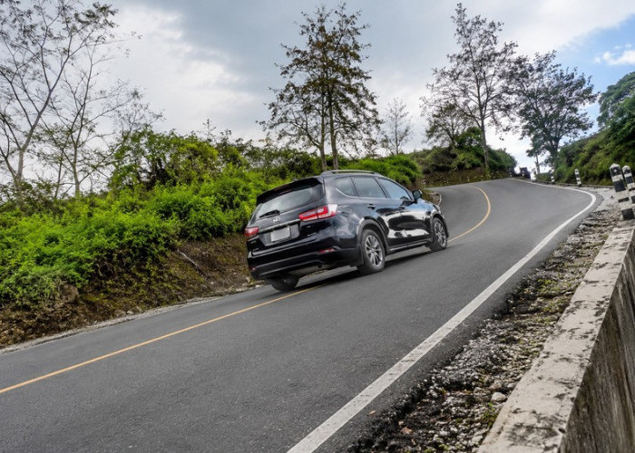 Tips Bikin Mobil Terasa Lebih Enteng saat Melewati Tanjakan Curam