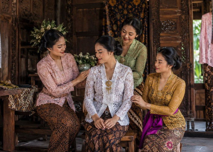 Bukan Sekadar Busana, Ini Kisah Panjang Kebaya yang Menyatukan Budaya