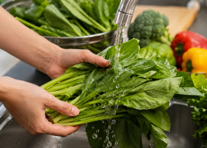 Tak Sekadar Dibilas, Ini Rahasia Mencuci Sayuran Hijau Sebelum Dimasak