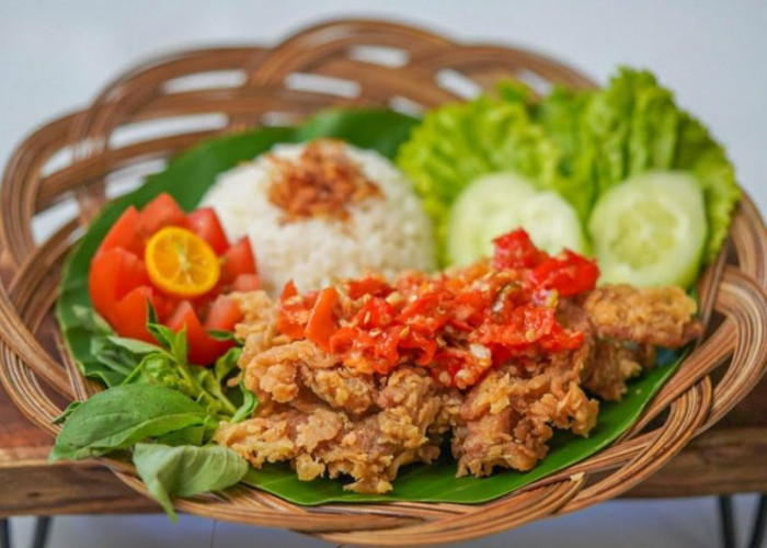Resep Ayam Geprek Pedas Nampol, Buat dengan Bahan Sederhana, Dijamin Ngabisin Nasi!  