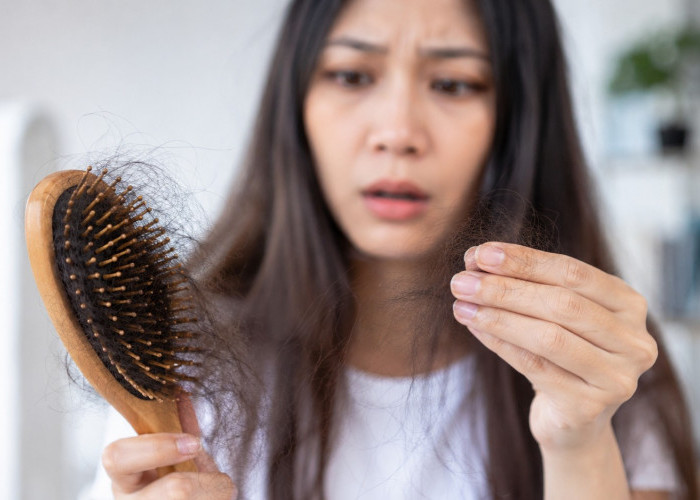 Fakta Mengejutkan! Rambut Rontok Bisa Menjadi Tanda Tubuh Bermasalah