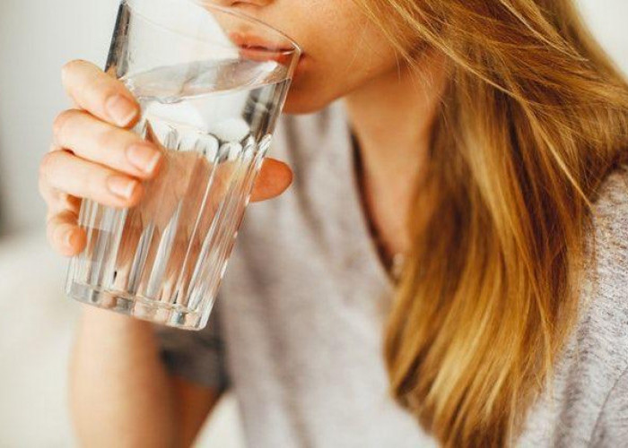 Ternyata, Terlalu Banyak Minum Air Putih Berbahaya Untuk Kesehatan Tubuh, Salah Satunya Bisa Keracunan?