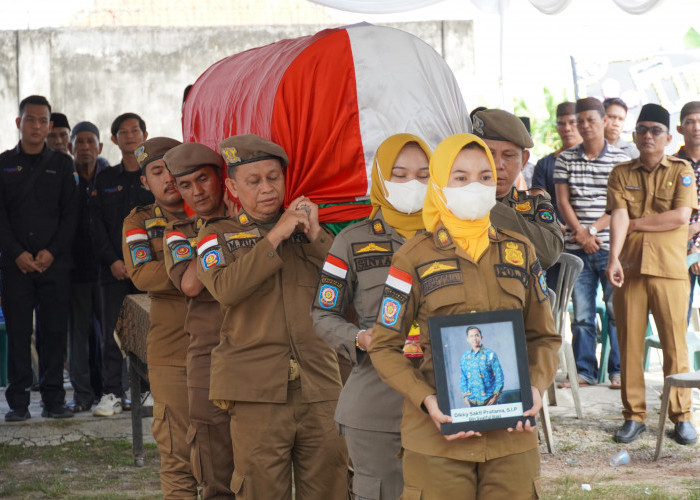 Pj Bupati OKI Lepas Jenazah Diky Sakti Sebelum Dimakamkan, Asmar Wijaya: Almarhum Sosok Pekerja Keras