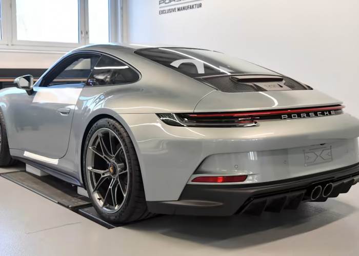FANTASTIS! Segini Harga Mobil Porsche 911 GT3 yang Ditabrak Xpander di Showroom, Bisa Buat Beli Rumah!