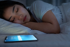 Sering Tidur Bersama HP? Ketahui Dampaknya bagi Kesehatan dan Kualitas Istirahat