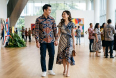 Bukan Sekadar Seragam, Ini Tren Batik Couple Paling Estetik!