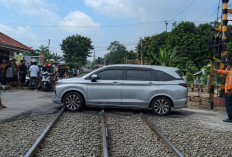 Mobil Nyangkut di Rel Kereta? Ini Faktor Utama yang Sering Terjadi