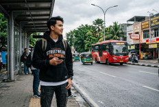 Bukan Jaket Biasa: Rahasia Tampil Auto Streetwear Tanpa Ribet Pakai Hoodie Fleece