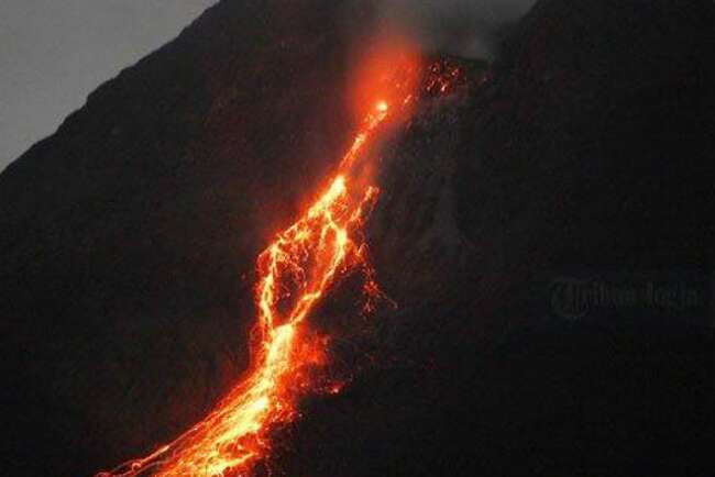 Muntah, Gunung Merapi Semburkan Awan Panas Hingga 2.500 Meter ke Barat Daya