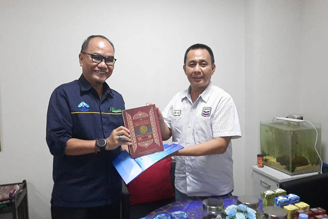 UIN Raden Fatah Serahkan Alquran Terjemahan Bahasa Palembang ke Sumeks.co