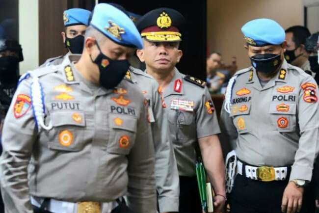 Masih Jenderal, Ferdy Sambo Keluar Sidang dengan Bintang Dua Masih Menempel di Pundak