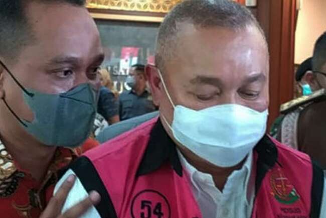 Tak Kuasa Menahan Tangis, Alex Noerdin Sebut Sebagai Korban Kriminalisasi Politik