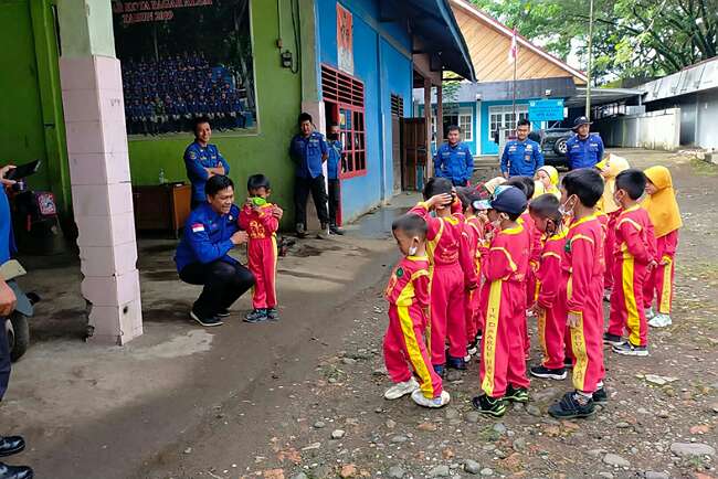 Damkar Pagaralam Edukasi Siswa Atasi Kebakaran Sejak Dini