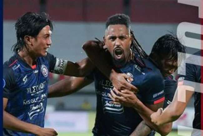 Persija dan Arema FC Berbagi Poin, Singo Edan Tetap Dipuncak