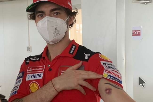 Waduh! Lengan Pembalap MotoGP Bagnaia Memar Kena Batu