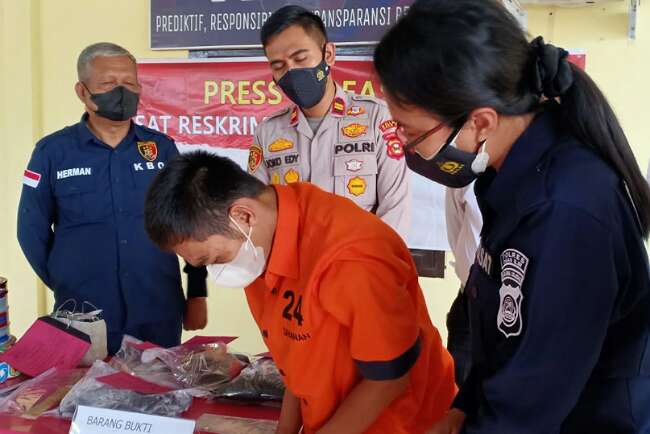 Pembunuh Salesman Menyerah, Membunuh karena Masalah Sepele