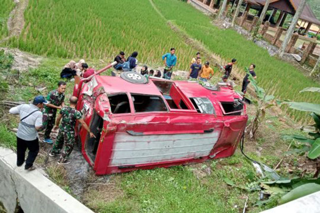 Bus Rombongan Siswa SMK Terjun ke Jurang, Satu Meninggal