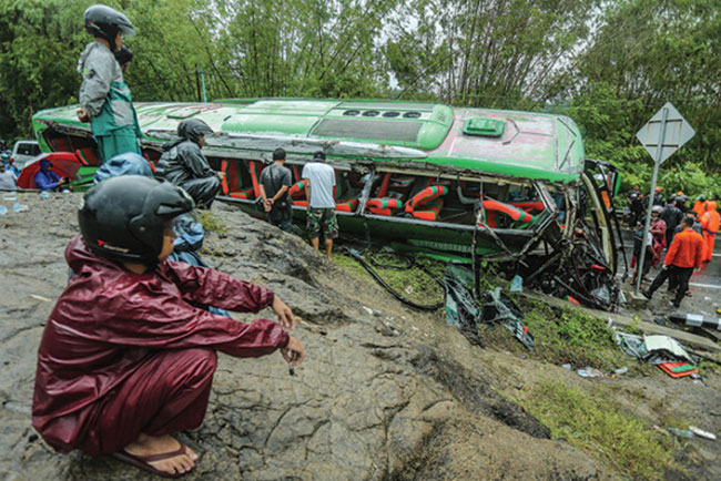 Dugaan Sementara, Kecelakaan Bus Wisata 13 Tewas karena Rem Blong