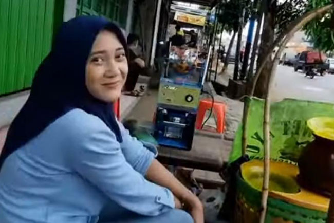 Viral Video Penjual Dawet Ayu Cantik di Banyumas