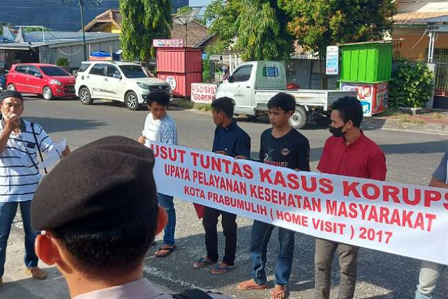 Keluarga Terpidana Kasus Korupsi Dinkes Gelar Aksi Unjuk Rasa