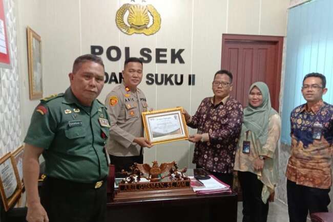 Penghargaan Buat Polsek Madang Suku II yang Sukses Ungkap Kasus Perampokan