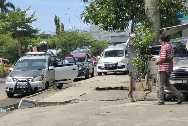 Meski Tidak Resmi, Travel Plat Hitam di Palembang Masih Jadi Primadona Pemudik Lebaran