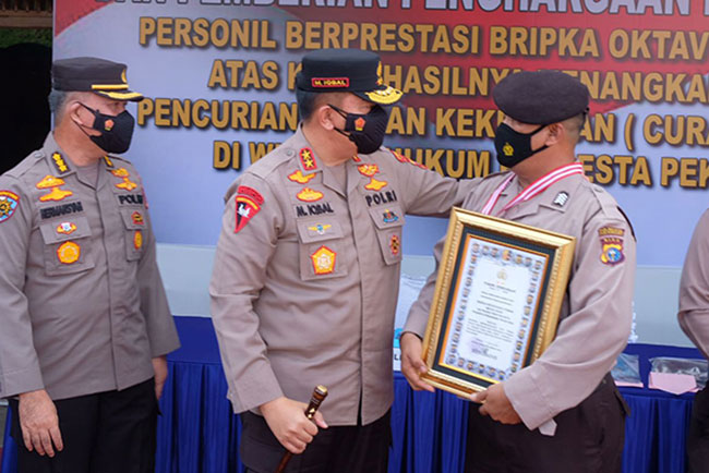 Selamat Ndan! Polisi Tabrak Jambret Dapat Reward Hingga ‘Tiket’ Sekolah