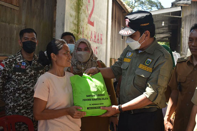 Pemda dan Baznas OKI Santuni Korban Puting Beliung