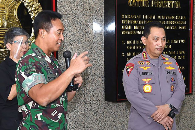 Kapolri dan Panglima Tinjau Vaksinasi di OKI