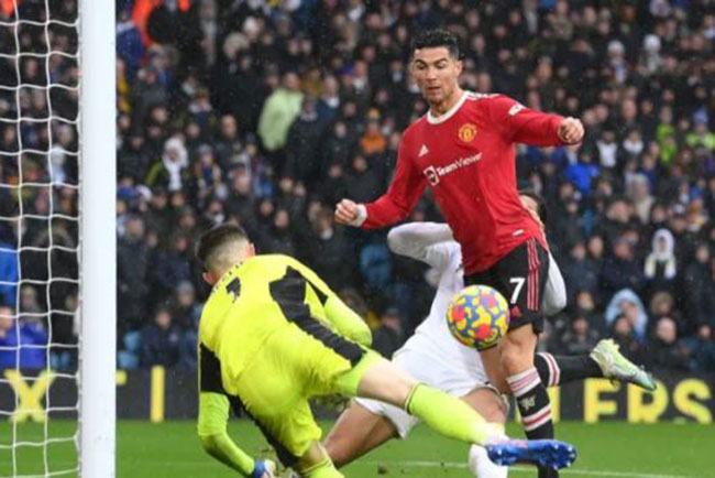 Tendangan Roket Spektakuler, Ronaldo Borong 3 Gol, MU Kandaskan Hotspur 3-2