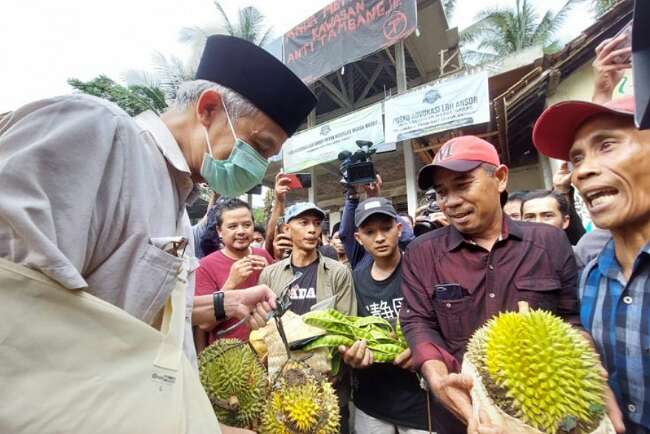 Ganjar Dikasih Hasil Bumi, Warga Wadas Tegaskan Sudah Sejahtera tanpa Tambang