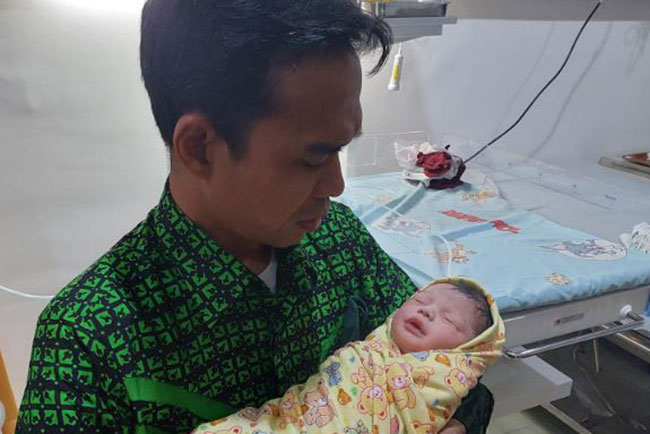 Kabar Bahagia, Istri Ustadz Abdul Somad Melahirkan Bayi Laki-laki