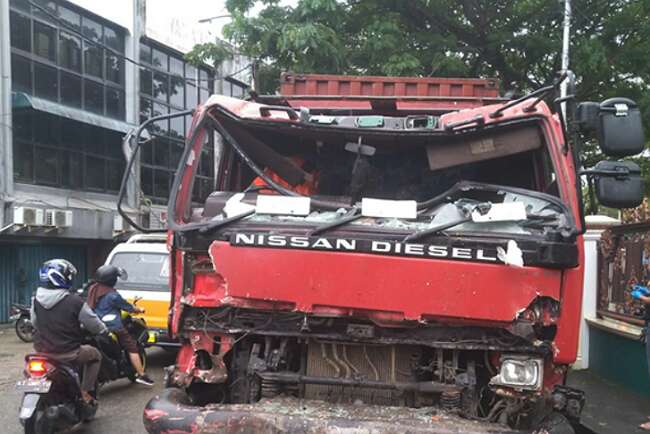 Korban Laka Maut Balikpapan: 4 Orang Meninggal, 1 Kritis dan 22 Alami Luka-luka