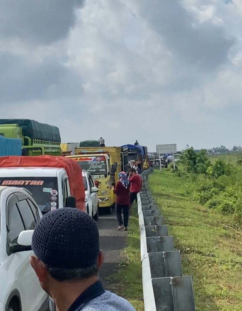 Tol Kayuagung Macet Berjam-jam, Berikut Rute Alternatif agar Tak Terjebak Macet