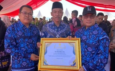 Dukung Program Pertanian, Bupati OKI Raih Penghargaan dari Kementan Ajang Penas Petani dan Nelayan XVI