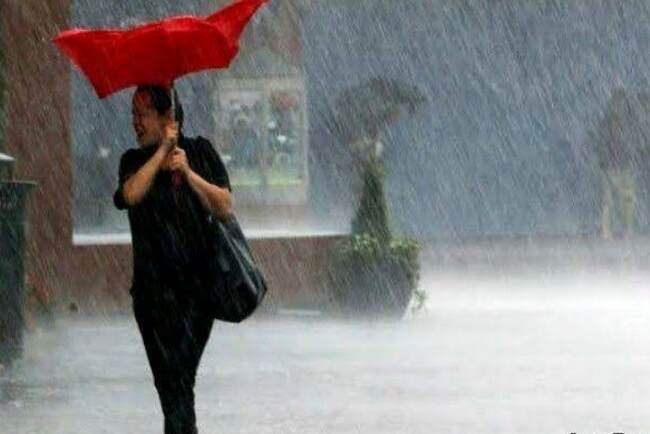 Hari Ini, Anak-Anak di Minahasa Diizinkan Hujan-Hujanan