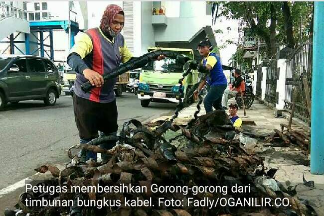 Bungkus Kabel Satu Mobil Pickup Sudah Dievakuasi, Sumbat Gorong-gorong Hingga Banjir