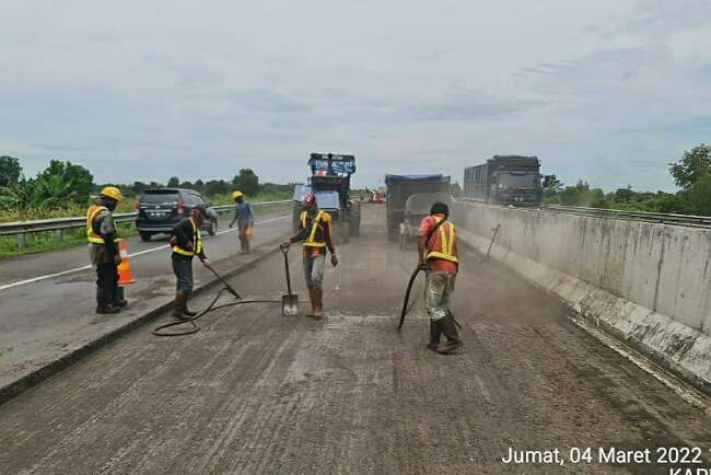 Banyak Patching Prioritas Perbaikan Tol Kayuagung-Palembang